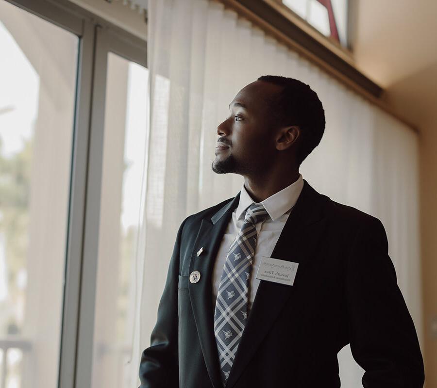 Business student looks out of window at 拼搏体育